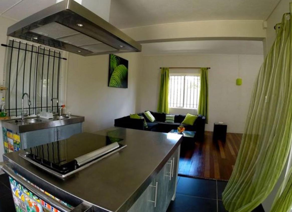 Manawa And One Eye Apartments La Gaulette Extérieur photo